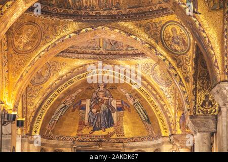 Un mur de mosaïques pour la Basilique St Marc à Venise Rome Banque D'Images