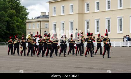 B-5573, Berkshire, UK - 16 juin 2019 : Royal Artillery marcher et jouer à une performance à la célèbre Académie Militaire de Sandhurst, Berkshi Banque D'Images