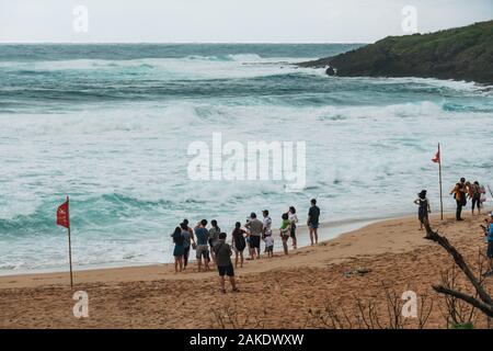 Les touristes sur la plage Baisha (Bai Sha Wa), dans le sud de Taïwan utilisé comme lieu de tournage dans le film Life of Pi, par réalisateur Taiwanais Ang Lee Banque D'Images