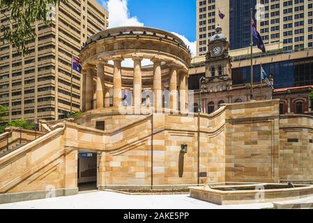 Brisbane, Australie - 20 décembre 2018 : Anzac Square en face de la gare centrale de Brisbane. Elle a été ouverte le jour de l'Armistice, 1930 Banque D'Images