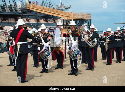 Service De La Bande Royal Marines. Jour d'événement de réadoption du jour J, chantier naval historique de Portsmouth, Angleterre. Banque D'Images