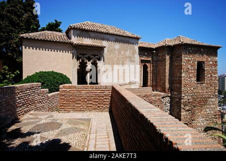 Portrait de la Torre de Maldonado des palais nasrides au château de Malaga, Malaga, la province de Malaga, Andalousie, espagne. Banque D'Images