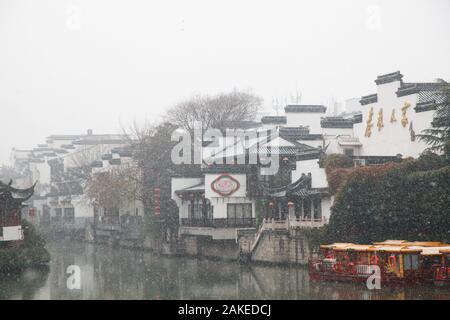 Xuzhou, Jiangsu, Chine. Jan 9, 2020. Jiangsu, Chine-La première neige de l'année 2020 est considérée à Nanjing, Jiangsu province de Chine orientale, le 9 janvier 2020.La lourde neige causé des désagréments pour les citoyens qui voyagent. Crédit : SIPA Asie/ZUMA/Alamy Fil Live News Banque D'Images