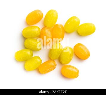 Sweet bonbons colorés isolé sur fond blanc. Banque D'Images