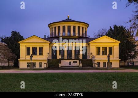 D-Bonn, Rhin, Sieg, Kottenforst, Parc Naturel, Rhénanie du Nord-Westphalie, Rhénanie, NRW, Akademisches Kunstmuseum, Musée d'art académique au parc Hofgarten, Antique collection de l'Université de Bonn, le classicisme, l'humeur du soir, heure bleue, illumination Banque D'Images