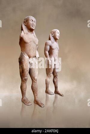 L'Antiquité grecque archaïque en statue de Kouros 2 connu comme les jumeaux d'Argos sculpté en 580 BC, Argos vers Delphes Musée Archéologique National. Banque D'Images