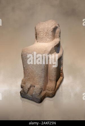 Statue en marbre grec ancinet archaïque d'une Artémis assis, vers 640 av. J.-fom Asea, Arcadia. Musée Archéologique National d'Athènes cat no 6. L'assis Banque D'Images