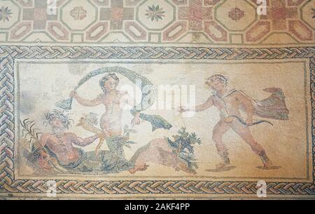 PAPHOS, Chypre - Juin 08, 2018 : marbre mosaïque représentant le mythique histoire d'amour d'Apollon et Daphné et sa transformation en laurier. Villa Banque D'Images