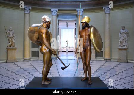 Berlin. L'Allemagne. La reconstruction de l'ancien grec statues de bronze connue sous le nom de guerriers de Riace (aka Bronzes de Riace), montrant comment les statues peuvent avoir Banque D'Images