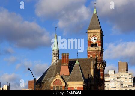 Jefferson Market Library sur un jour nuageux, New York, NY de l'extérieur d'un bâtiment historique dans le quartier de Greenwich Village de Manhattan. Banque D'Images