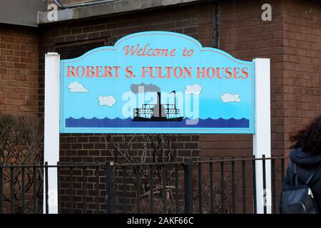 La signalisation pour New York City Housing Authority Robert S. Fulton maisons dans le quartier Lower East Side de Manhattan, New York, NY Banque D'Images