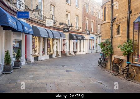Royaume-uni, Angleterre, Cambridge, Cambridgeshire, Trinity Street, Croissant Rose Banque D'Images
