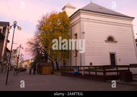 Clocher et église de la Renaissance sur la place principale de Spisska Sosota à Poprad, en Slovaquie Banque D'Images