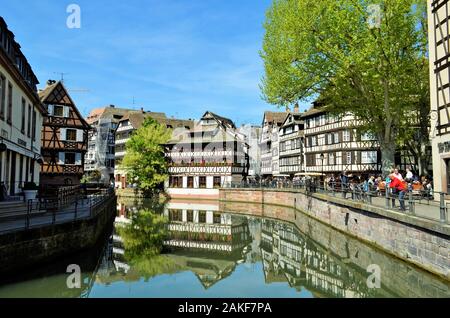 Strasbourg, France city scape historique immeuble sur une rivière. Banque D'Images