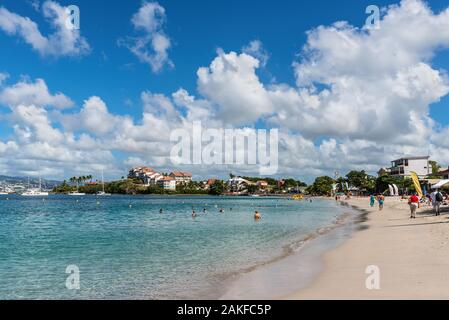 Les Trois-Ilets, Martinique - Le 13 décembre 2018 : Anse Mitan Beach à Les Trois-Ilets, presqu'île la pointe du Bout, Martinique. À partir de Fort-de-Fran Banque D'Images
