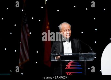 New York, USA. 8 janvier, 2020. Cui Tiankai, l'ambassadeur de Chine aux États-Unis, traite de la 15e anniversaire et Nouvel An chinois de gala de la Chambre de Commerce général de la Chine et les États-Unis à New York, États-Unis, 8 janvier 2020. Credit : Wang Ying/Xinhua/Alamy Live News Banque D'Images