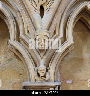 Sculptures en pierre du 13ème siècle autour de la place dans la salle capitulaire de Southwell Minster, Nottinghamshire Banque D'Images