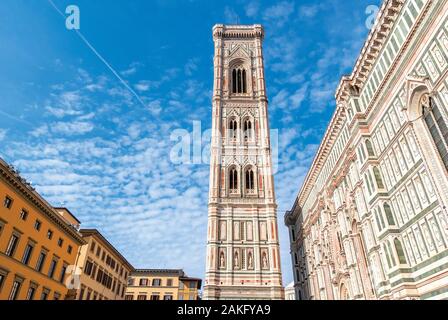 Le Campanile de Giotto Vieille Ville historique de Florence, comme vu du haut de la coupole de Brunelleschi de la cathédrale de Florence. Florence, Toscane, Italie. Banque D'Images