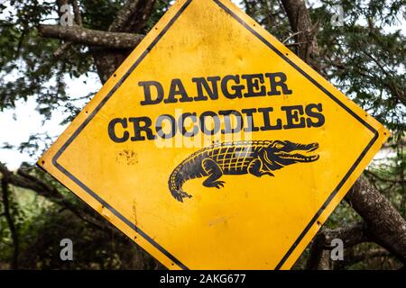 Panneau d'avertissement disant "attention crocodiles' à Sainte-Lucie, 99 Banque D'Images