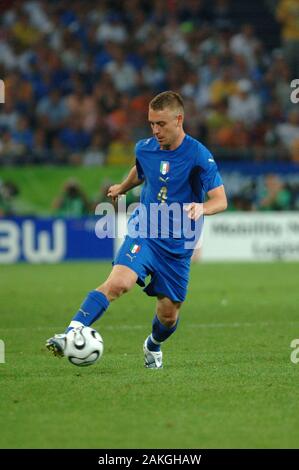 Hannover Allemagne, 12 mai 2006 Coupe du Monde de la FIFA, Allemagne 2006, Italie - Ghana, match à l'IDH-Arena : Daniele De Rossi en action pendant le match Banque D'Images