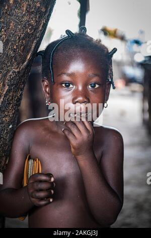 Côte d'Ivoire, Grand Lahou, district de Grand Lahou,girl Banque D'Images