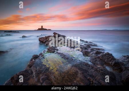 La France, Var, Agay, commune de Saint-Raphaël, Corniche d'Or, l'île d'Or tour au Cap du Dramont Banque D'Images