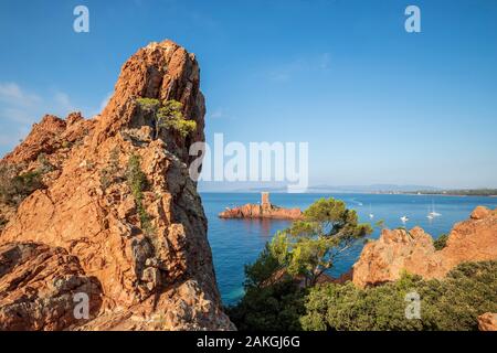 La France, Var, Agay, commune de Saint-Raphaël, Corniche d'Or, l'île d'Or tour au Cap du Dramont Banque D'Images