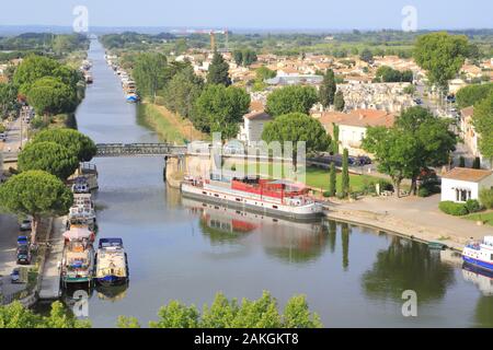 La France, Gard, Petite Camargue, Aigues-Mortes, quai des bateliers et le Canal du Rhône à Sète Banque D'Images