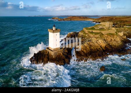 France, Manche, mer d'Iroise, Parc Naturel Régional d'Armorique (Parc naturel régional d'Armorique), le conquet, Pointe de Kermorvan, phare de Kermorvan (vue aérienne) Banque D'Images