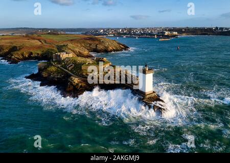 France, Manche, mer d'Iroise, Parc Naturel Régional d'Armorique (Parc naturel régional d'Armorique), le conquet, Pointe de Kermorvan, phare de Kermorvan (vue aérienne) Banque D'Images