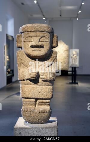 Chili, Santiago du Chili, musée chilien d'art précolombien, sculpture anthropomorphe (culture de San Agustin, Colombie) Banque D'Images