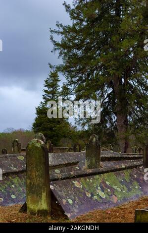 Sparte,California,USA-Décembre 29, 2019 : la tente tombes des années 1800 à Mt. Cimetière Gilean à Sparte, New York sur un jour de tempête. Banque D'Images