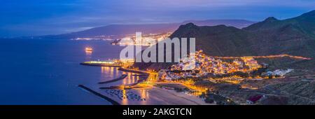 L'Espagne, Iles Canaries, Tenerife Island, San Andres, augmentation de la vue sur le village, l'aube Banque D'Images