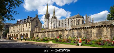 La France, Finistère, Quimper, remparts et de la cathédrale Saint-Corentin Banque D'Images