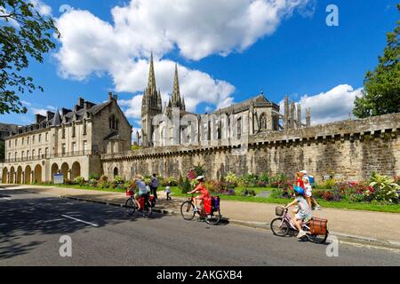 La France, Finistère, Quimper, remparts et de la cathédrale Saint-Corentin Banque D'Images