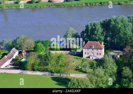 France, Val d'Oise, Parc Naturel Régional du Vexin français, La Roche Guyon, (vue aérienne) Banque D'Images