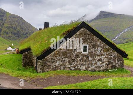 Le Danemark, îles Féroé, de l'île de Streymoy, Saksun, maisons traditionnelles Banque D'Images