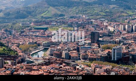 Vue de la ville de Bilbao depuis les montagnes Banque D'Images