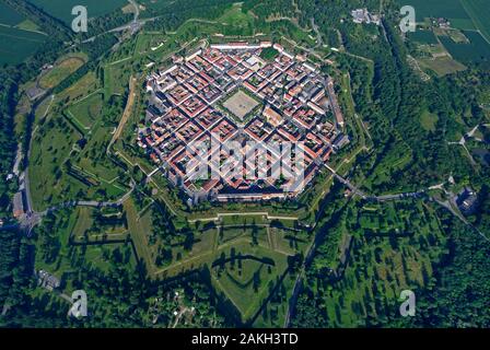 France, Haut-Rhin, Neuf-Brisach, ville fortifiée par Vauban et inscrite au Patrimoine Mondial de l'UNESCO (vue aérienne) Banque D'Images