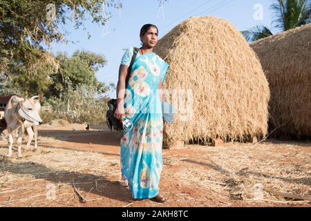 Description : En vertu de l'Chamkol, programme social accrédité dans le domaine de la santé (comme Mahadevamma ASHAs) va bientôt commencer à recevoir une formation ciblée sur les moyens Banque D'Images