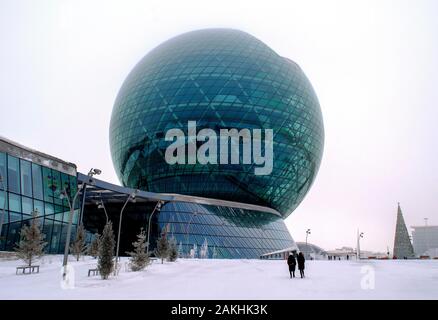 Astana, Kazakhstan/ Nur-Sultan - 6 janvier, 2020 : Avis de Nur Alem sphère. Astana EXPO-2017. Sphère la plus importante du monde, symbole du Kazakhstan. Banque D'Images