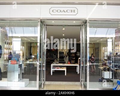 L'ALBERTA, CANADA - LE 21 SEPTEMBRE 2014 : Coach store en Alberta, Canada. C'est une société américaine spécialisée dans les accessoires de luxe tels que sacs à main, f Banque D'Images