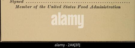 Temps de guerre le contrôle de la distribution d'aliments : une histoire courte de la Division Distribution de la United States Food Administration, son personnel et les réalisations . 55 Pour servir notre pays, nous avons enrôlé dans l'United States Food Administration Administration Food Produits contrôlés les pommes, driedBeans cannedBeef, et séché, frais, en conserve et curedBreadButterCheese cannedCorn GritsCornmealCorn FatsCorn de cuisson, le sirop de maïs Huile d'huile de coton Oeufs Poissons, frais et frozenFlour freshHominyLardMilk, Fruits, frais, en conserve et powderedMolasses Mutton, frais, en conserve et curedOatmeal et Rolle Banque D'Images