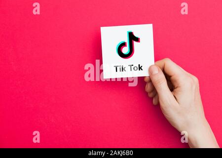 Londres, UK - 9 janvier 2019 : Tik Tok logo. Tik Tok est un réseau de médias sociaux partage l'ido Banque D'Images
