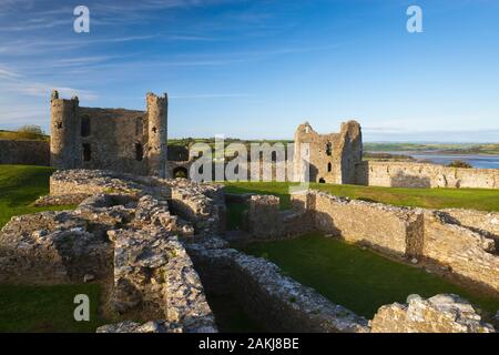 Château et Llansteffan Estuaire Tywi Carmarthenshire West Wales Banque D'Images