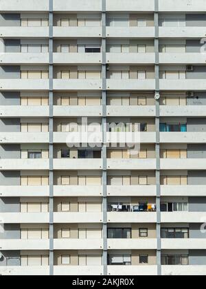 Close up d'un bloc d'appartements avec balcon, le motif. Banque D'Images