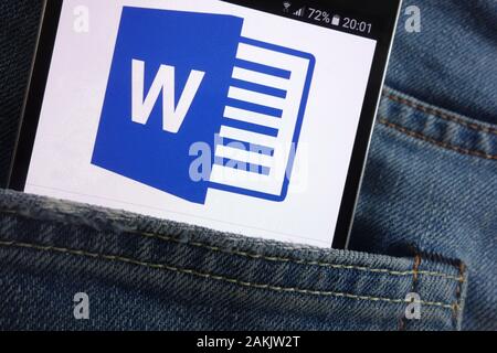 Microsoft Word logo affiché sur smartphone caché dans la poche de jeans Banque D'Images