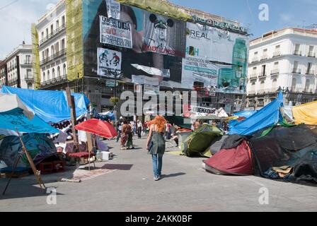 Madrid, 11 juin 2011, des tentes sur la place Puerta del Sol, mouvement 15M Banque D'Images