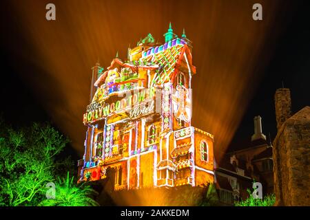 Orlando, Floride. Janvier 03, 2020 projections colorées sur le Hollywood Tower Hotel à Hollywood Studios Banque D'Images