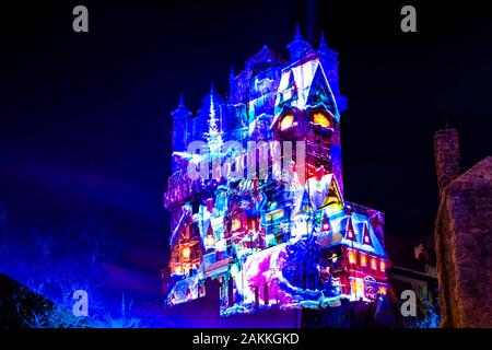 Orlando, Floride. Janvier 03, 2020 projections colorées sur le Hollywood Tower Hotel à Hollywood Studios Banque D'Images